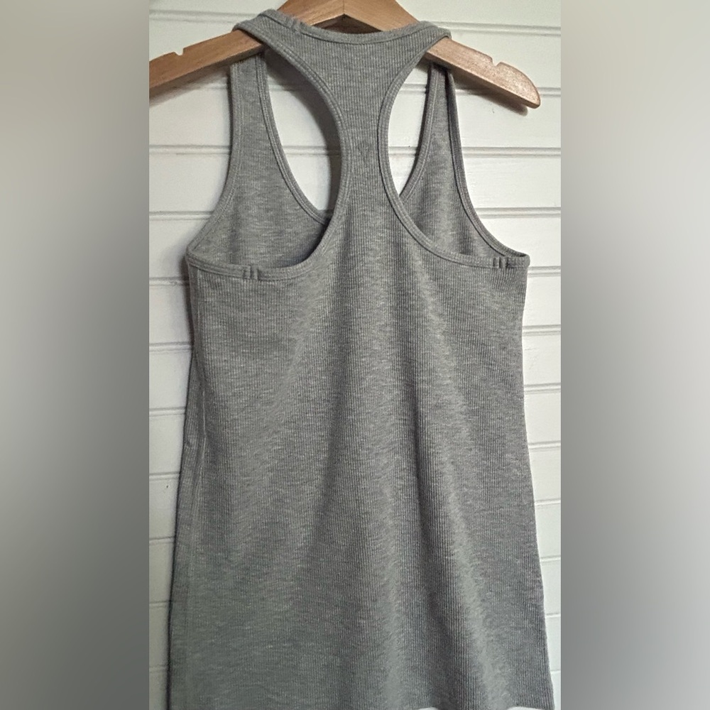 IVIVVA by LULULEMON girls size 10 grey ribbed racer back tank